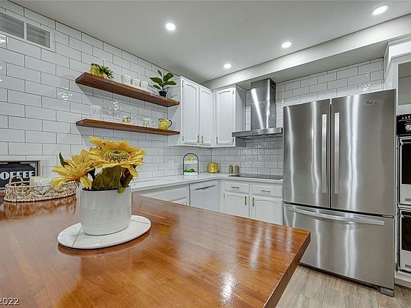 3rd image of 3648 Mount Vernon Ave