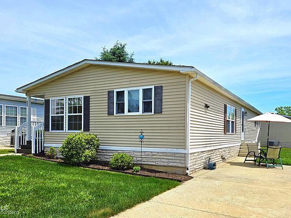 5th image of 25 Pine Ridge Boulevard