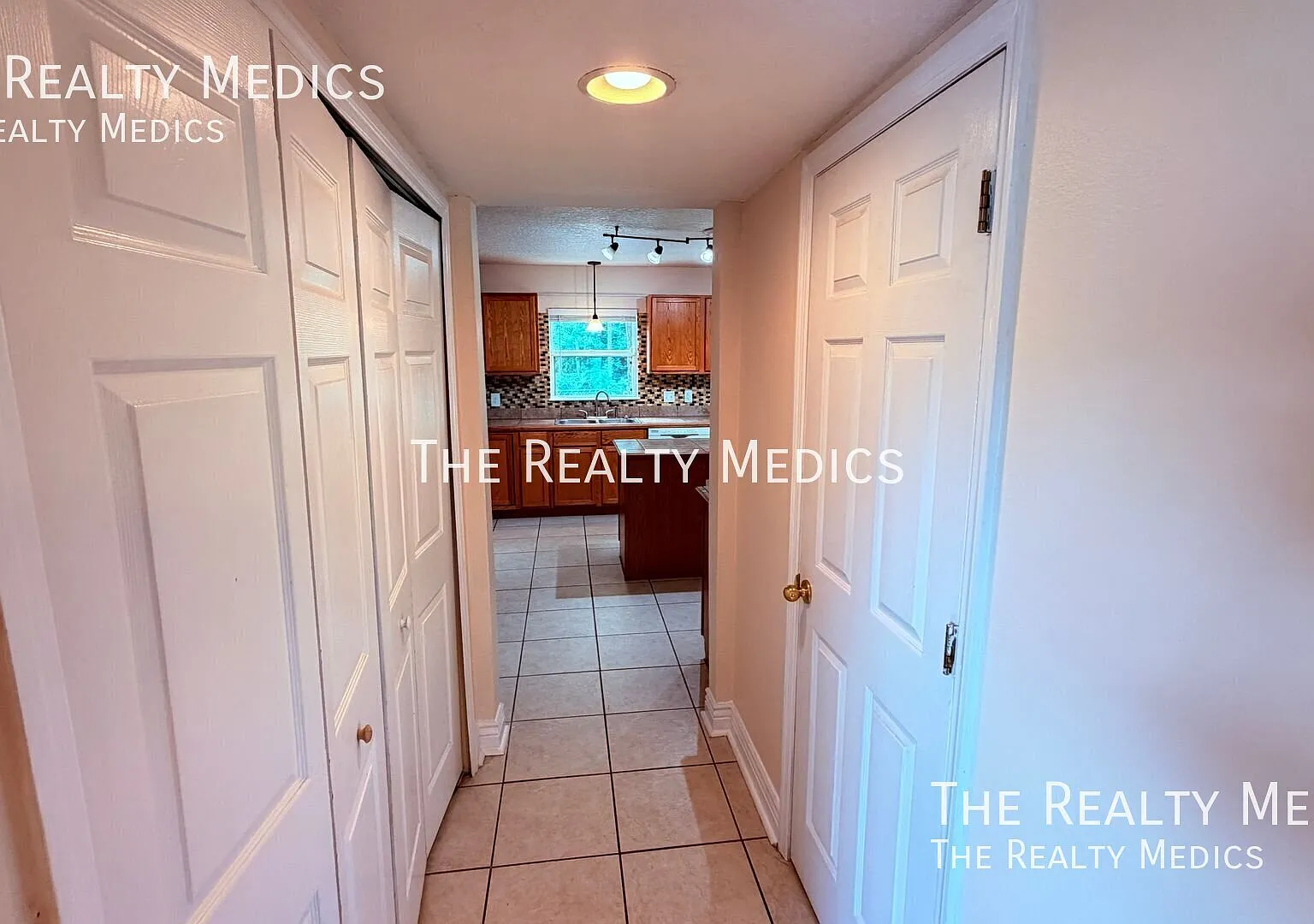 HUGE Deltona 4bedroom Home READY for Move-in! — Photo 4