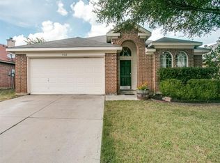 812 Stafford Station Dr, Saginaw, TX 76131