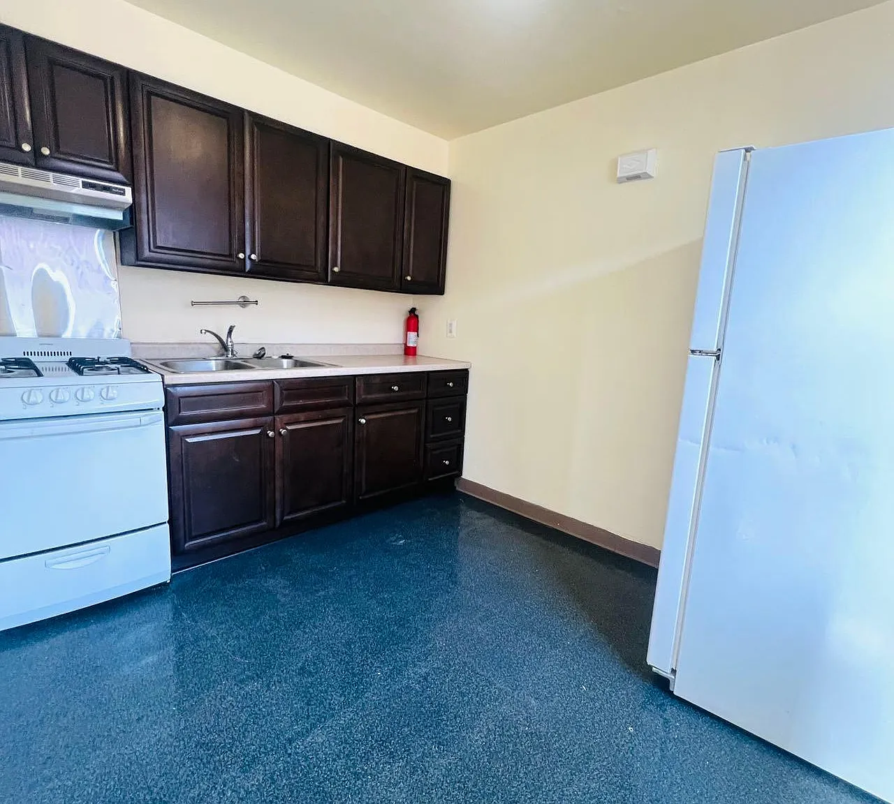 3233 Guilford St — Photo 2