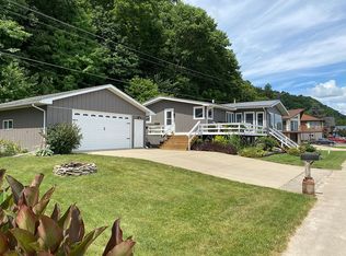 408 1st St, Clayton, IA 52049