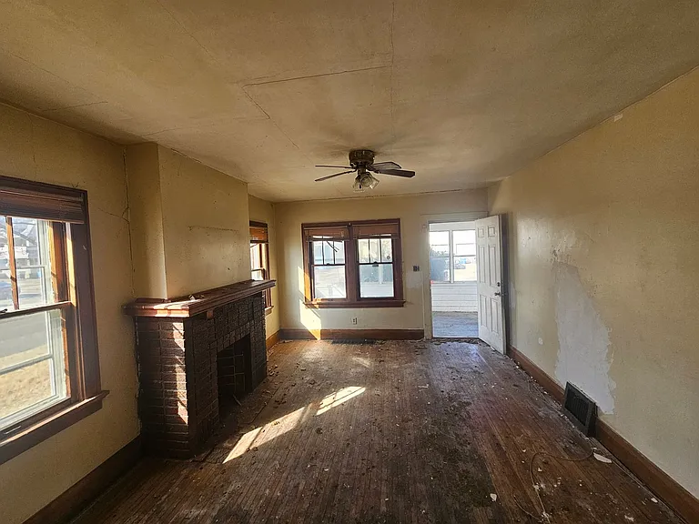 910 Woodward Ave — Photo 27