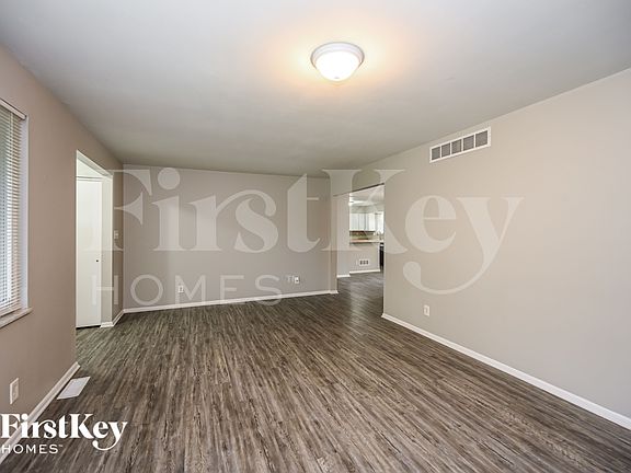 4th image of 1745 Pinebluff Ln