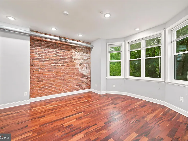 3220 W Diamond St #2 — Photo 2