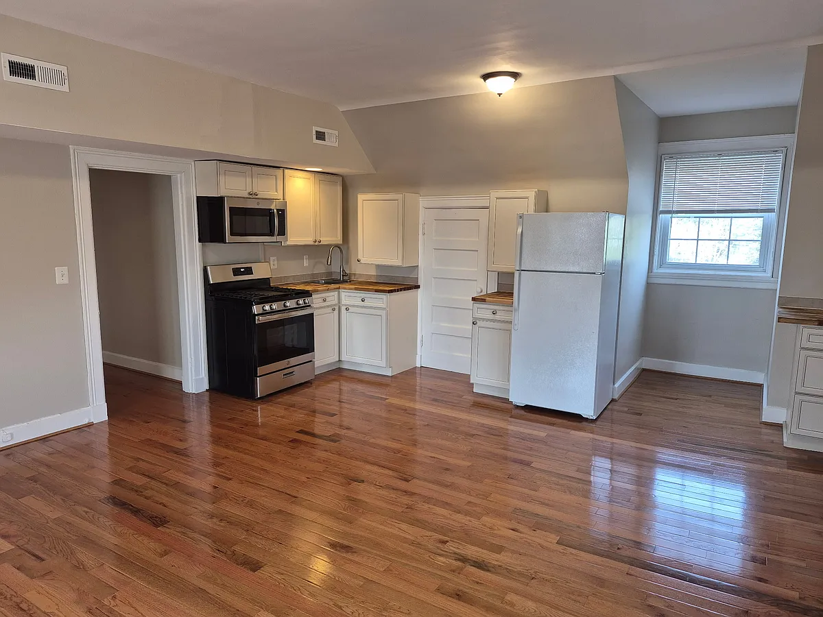 kitchen - 326 Hawthorne Rd #3A