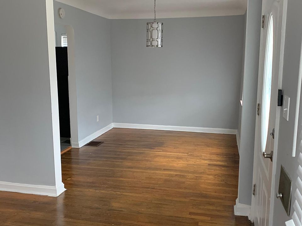 1st image of 3856 Queen Crest Ave