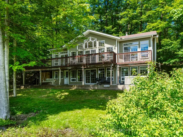 157 Farlain Lake Rd W, Tiny, ON L9M 0B9