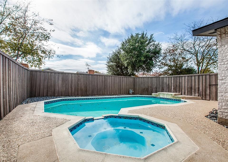 1st image of 2806 Pinewood Dr