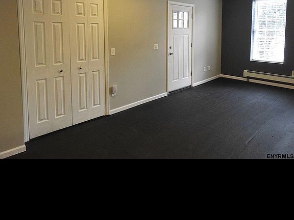 Floor 1 living room