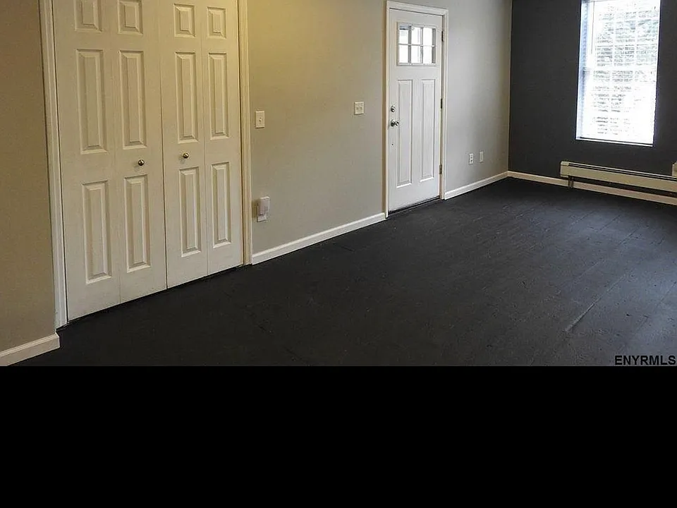 Floor 1 living room