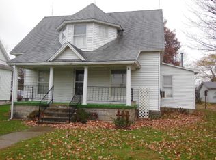 905 Central Ave, Cisne, IL 62823