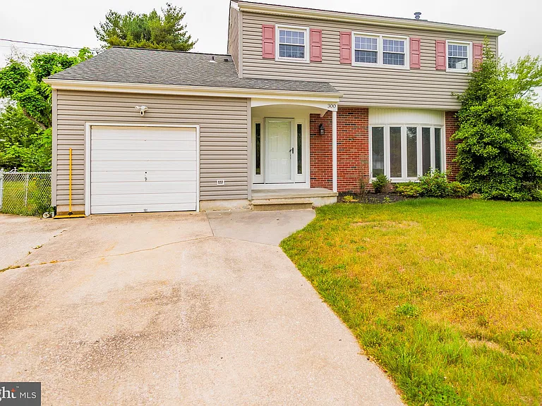 300 Macclelland Ave — Photo 1