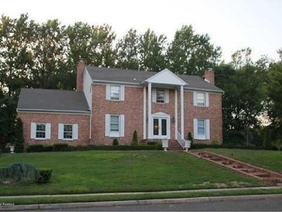 1st image of 12 Shadow Lawn Dr