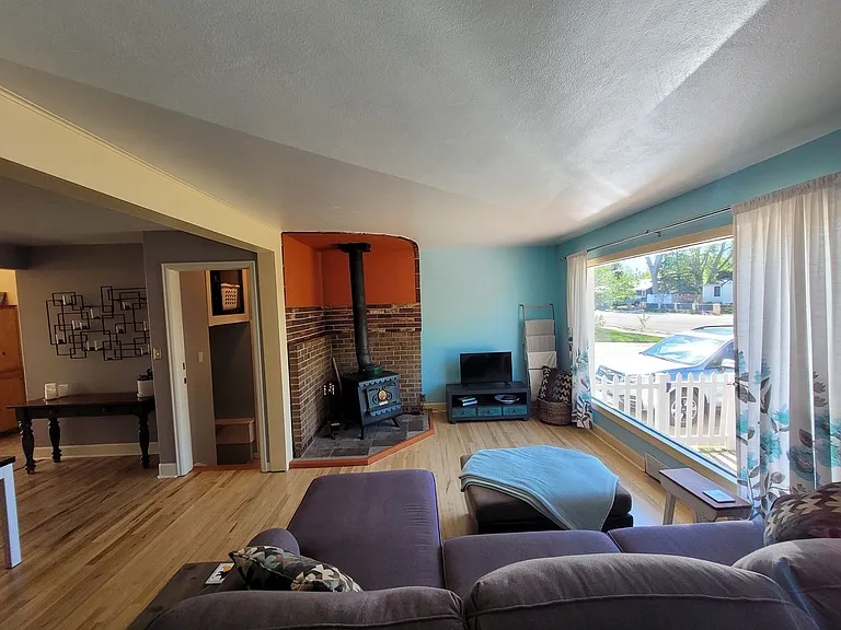 1517 Steele St — Photo 9