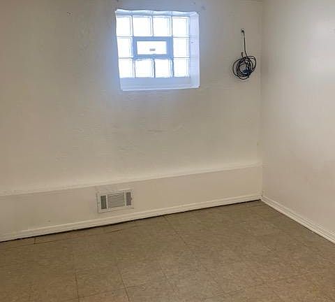 5th image of 1025 N Trumbull Ave #G
