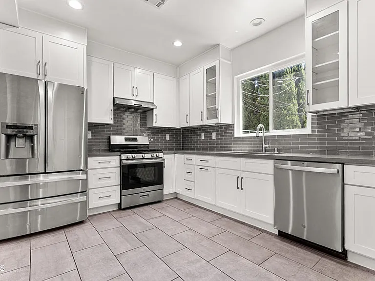 4606 Greenwood Pl — Photo 5