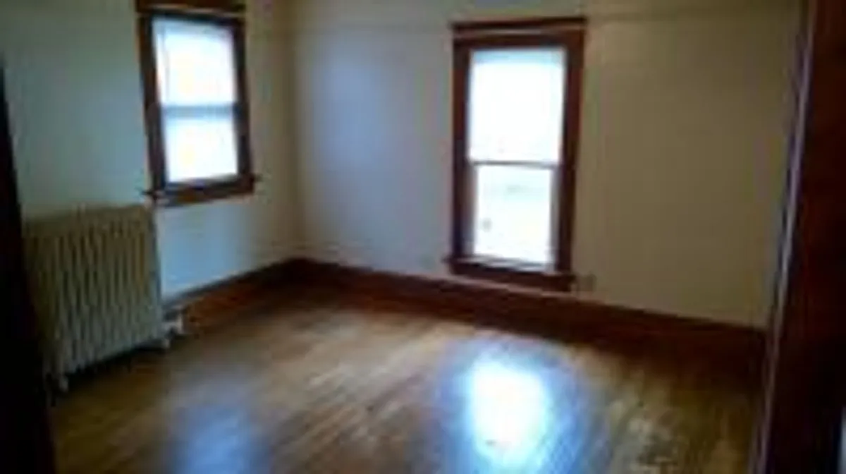 Building Photo - 603 1/2 Iowa St