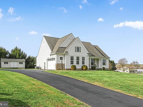 2nd image of 25 Joy Ln
