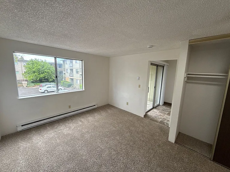 Ashwood Apartments — Photo 5