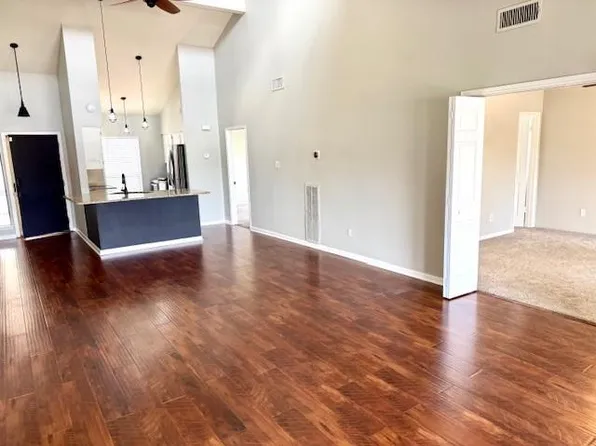 178 April Point Dr N, Montgomery, TX 77356