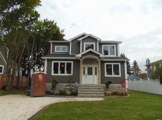 202 Oak Neck Rd, West Islip, NY 11795