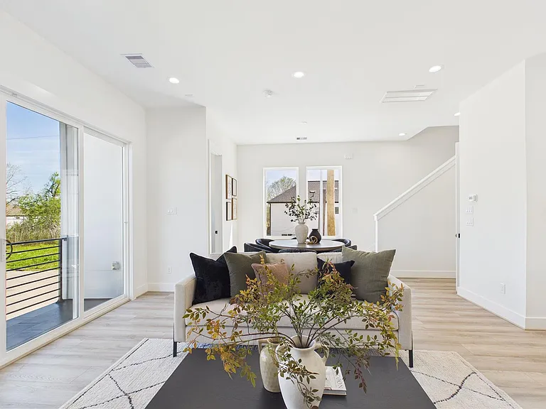 2421 Harrington St — Photo 27