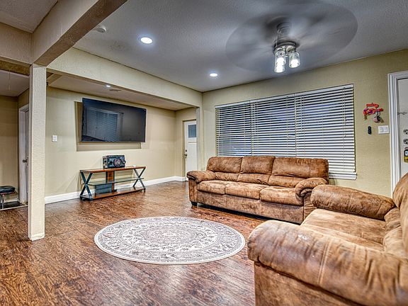 5th image of 1304 Crestview Dr