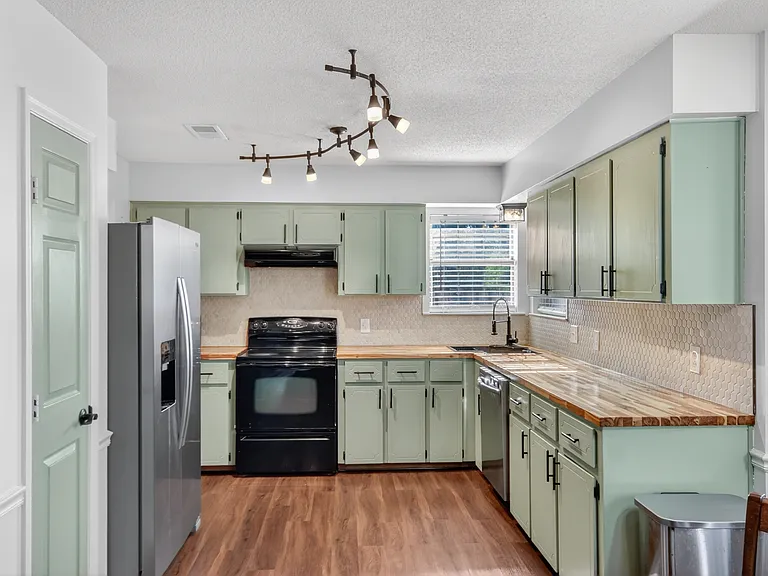 606 Windhaven Dr — Photo 15