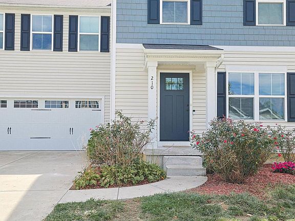 3rd image of 210 Wooded Ridge Dr #5