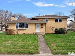 6 Robinhood Ln, Springfield, IL 62704