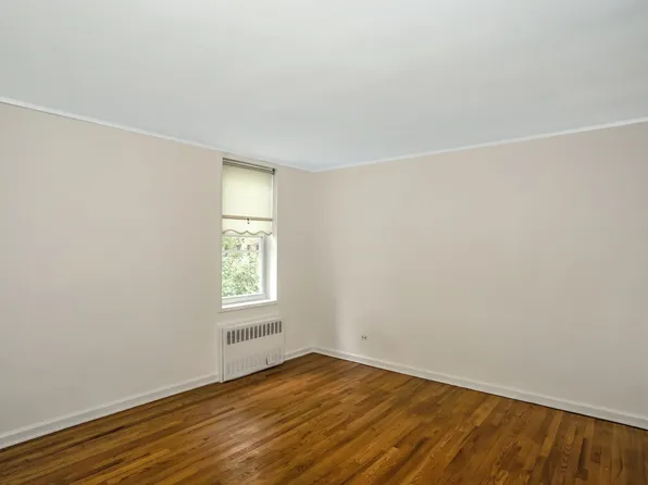 31-85 Crescent Street image 18 of 24