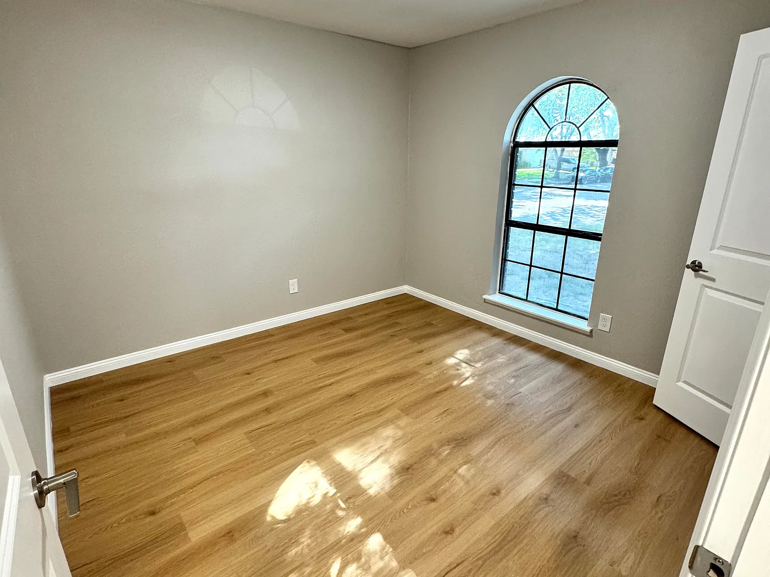 3 bed, 1250 sqft, $2,600 — Photo 4