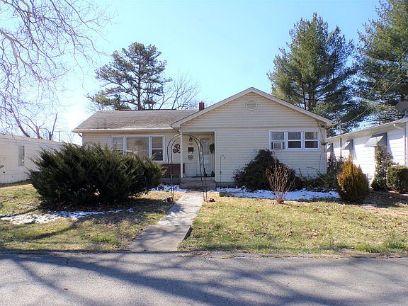 2nd image of 2005 Roblee Ave