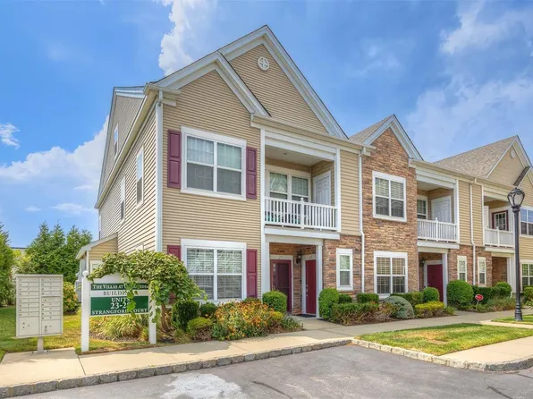 28 Strangford Court #28, Oceanside, NY 11572