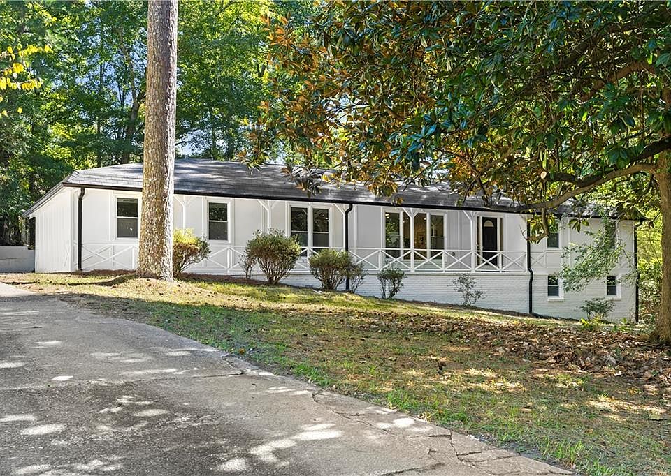 1st image of 2573 Country Club Dr