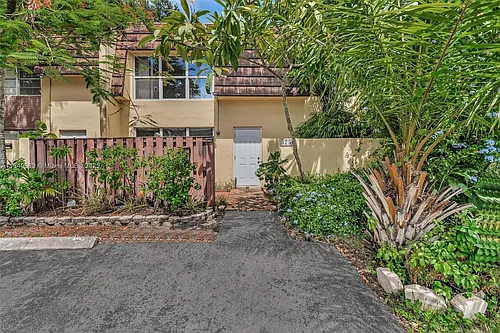 3750 SW 60th Ter #1 Photo 1