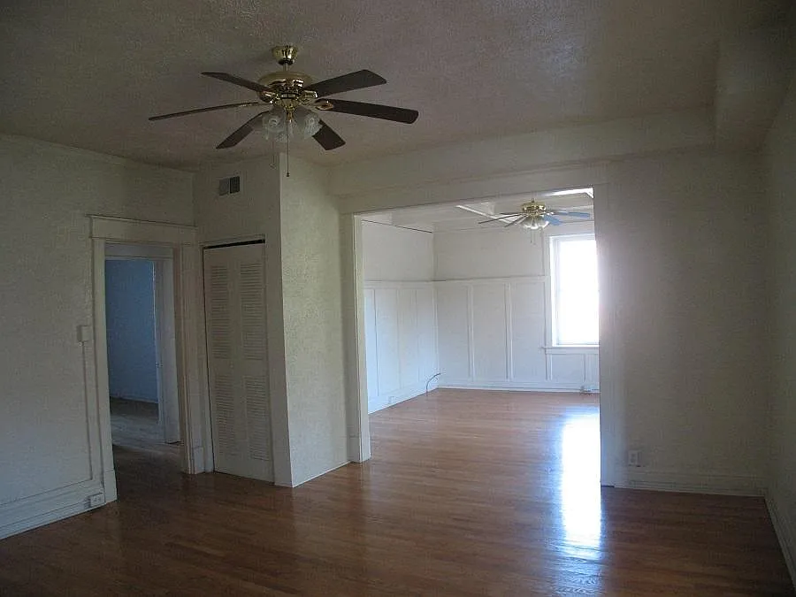 Building Photo - 501 NE Madison Ave #B