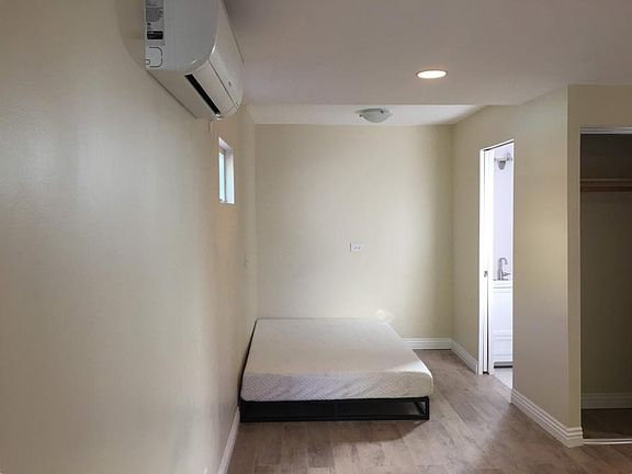 4th image of 2050 N Screenland Dr