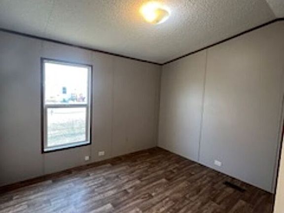 5th image of 615 E Mills Dr