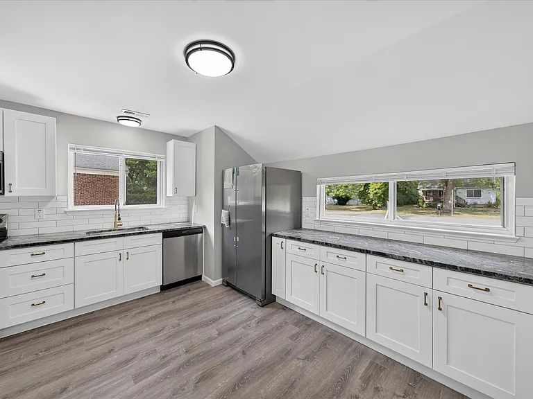 21150 Avon Ln — Photo 27