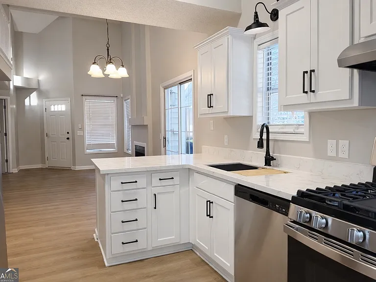 2644 Saint Charles Ln NW — Photo 6