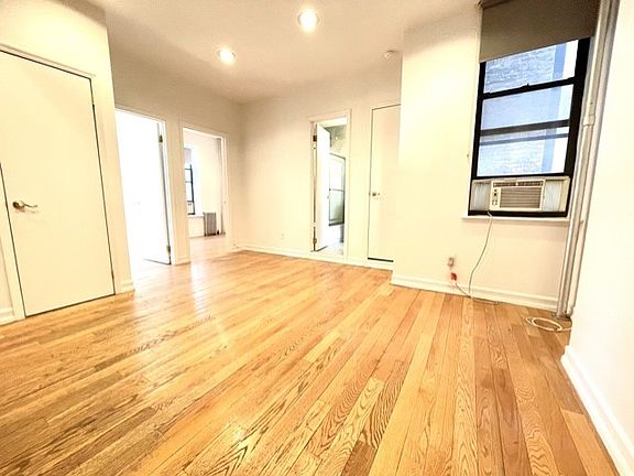 4th image of 179 Mulberry St