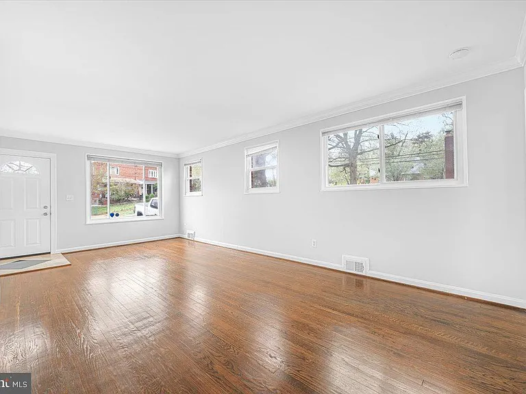 5225 59th Ave — Photo 6