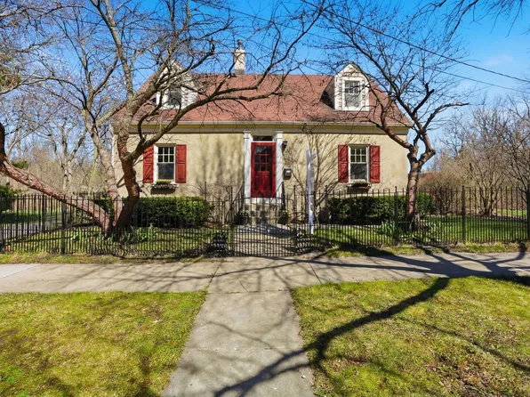 218 N 4th Ave, St Charles, IL 60174