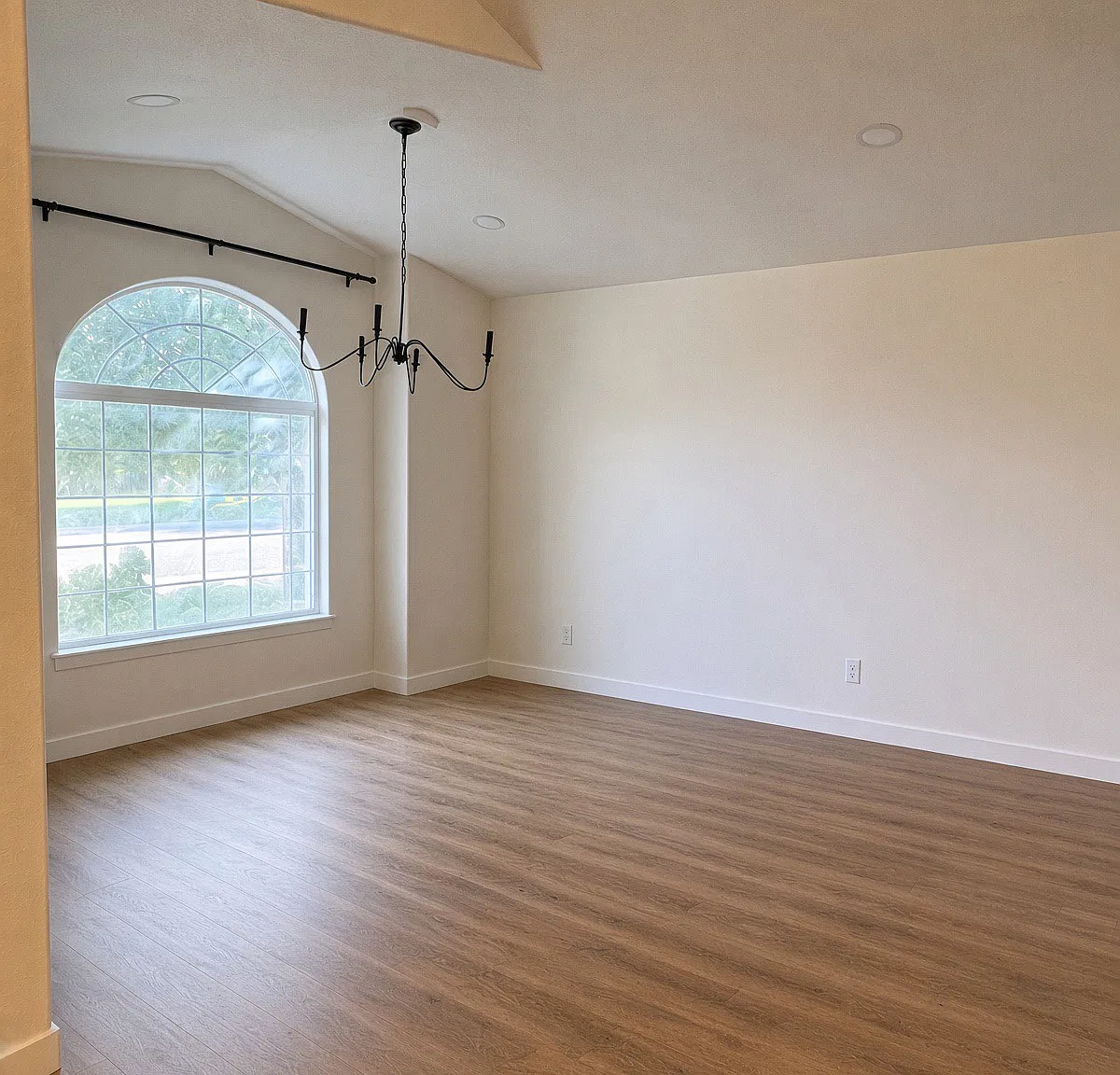3 bed, 1412 sqft, $2,295 — Photo 2