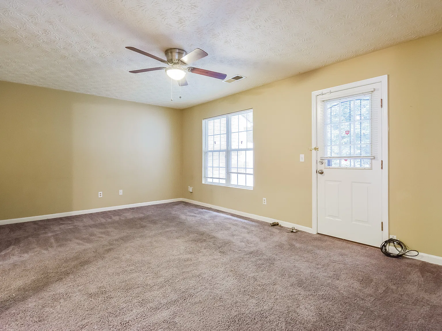 3 bed, 2.5 bath, 1520 sqft, $1,590 — Photo 2