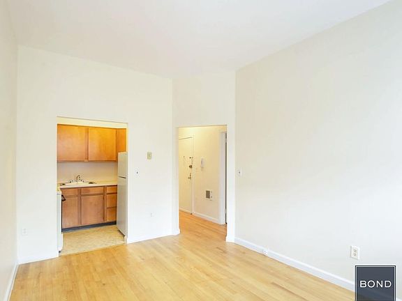 2nd image of 30 W 76th St APT 7