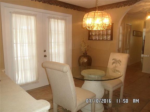 Dining area w/french doors