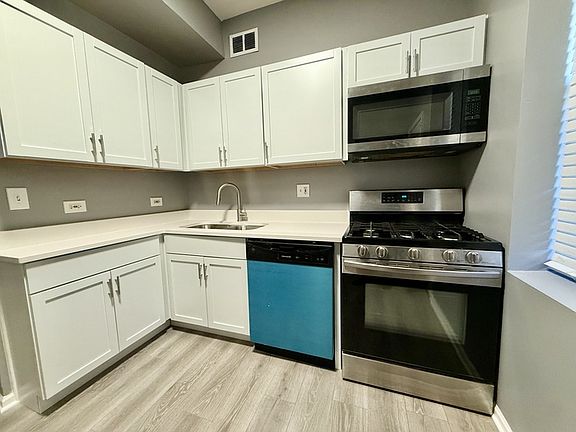 2nd image of 5733 S Calumet Ave APT 1E